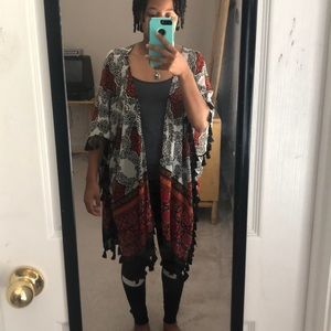 Sleeveless Patterned Shawl